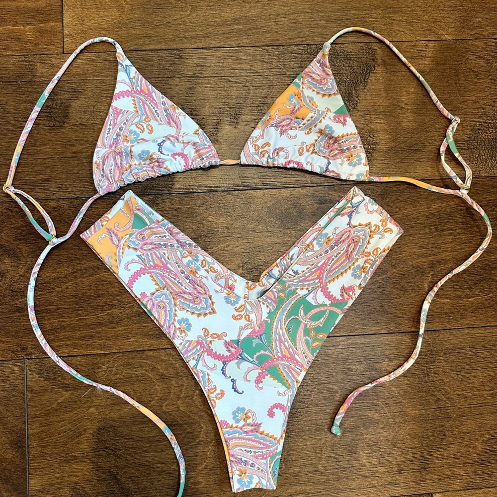 Skatie Paisley Bikini in Multicolor